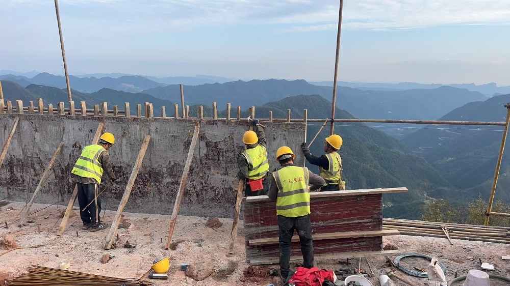 筑路修橋后，群山闊然時 ——劍閣縣下寺至利州區(qū)月壩公路項目（三個石至硝洞埡段）高質(zhì)量建設側(cè)記